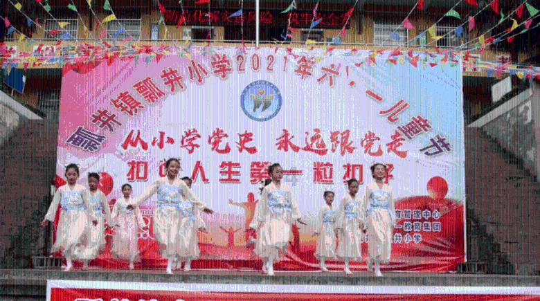 时尚中药牙膏掀起国潮热 广药白云牙膏获颁“年度Z世代focus品牌”