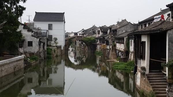 逃离野兽洞